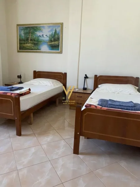 Tirane, jepet me qera apartament 2+1+Ballkon Kati 3, 100 m² 700 € (FAKULTETI EKONOMIK)