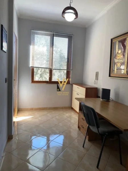 Tirane, jepet me qera apartament 2+1+Ballkon Kati 3, 100 m² 700 € (FAKULTETI EKONOMIK)