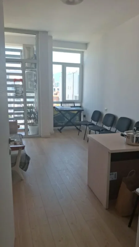 Tirane, jepet me qera zyre Kati 6, 75 m² 600 € (Kika 2)