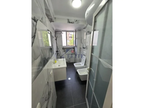 Tirane, shitet apartament 2+1 Kati 2, 72 m² 188.000 € (Rruga e kavajes)