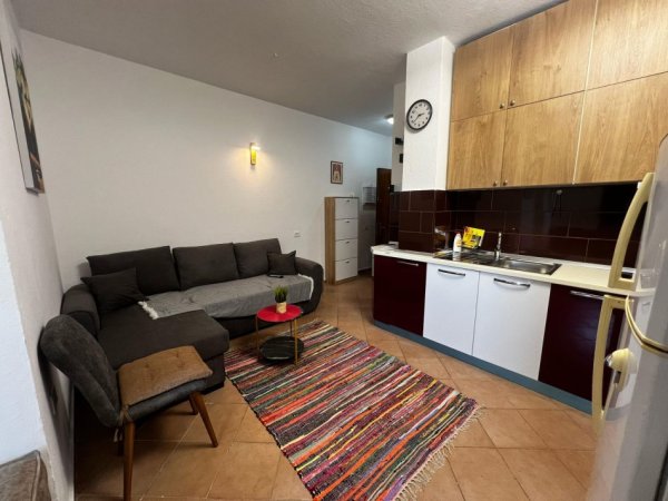 Tirane, jepet me qera 1+1+Ballkon Kati 3, 50 m² 500 € (RRUGA 5 MAJI)