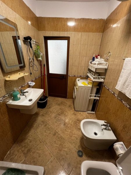 Tirane, jepet me qera 1+1+Ballkon Kati 3, 50 m² 500 € (RRUGA 5 MAJI)