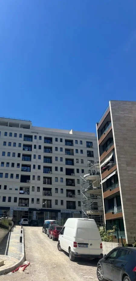 Tirane, shitet apartament 3+1+Ballkon Kati 3, 146 m² 290.000 € (Liqeni i thate prane Hotel Radison)