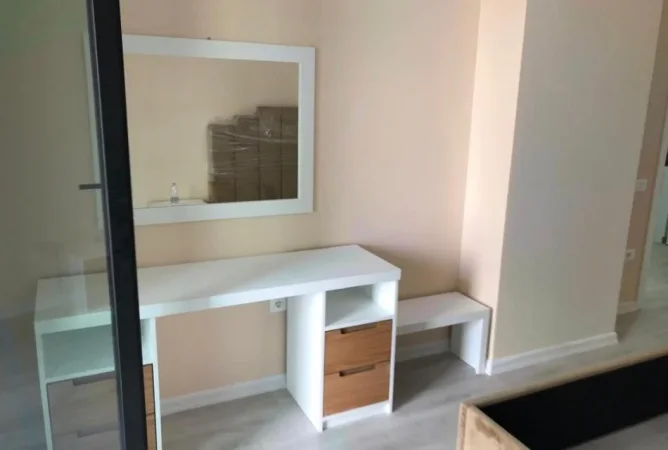 Tirane, jepet me qera apartament 1+1+Aneks+Ballkon Kati 7, 77 m² 650 € (Rruga Kavajes)