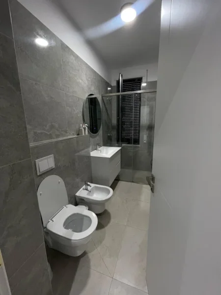 Tirane, shitet apartament 2+1 , 92 m² 200.000 € (Porcelan)