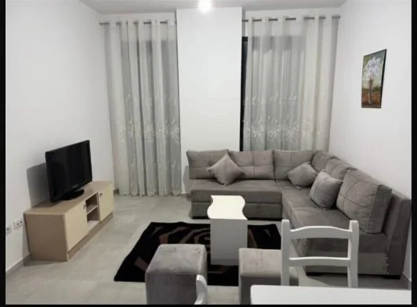 Tirane, jepet me qera apartament 1+1 Kati 5, 70 m² 550 € (Oxhaku , Rr.Kongresi i Manastirit)
