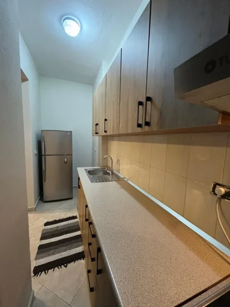Tirane, jepet me qera apartament 1+1 Kati 2, 500 € (zogu i zi)