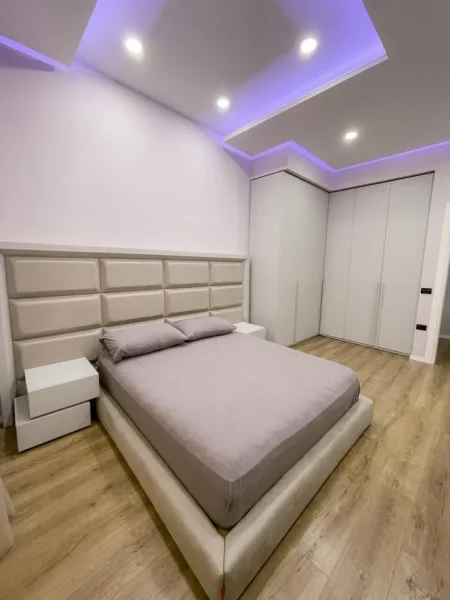 Tirane, jepet me qera apartament 2+1+Ballkon Kati 2, 130 m² 1.000 € (Pazari i Ri)