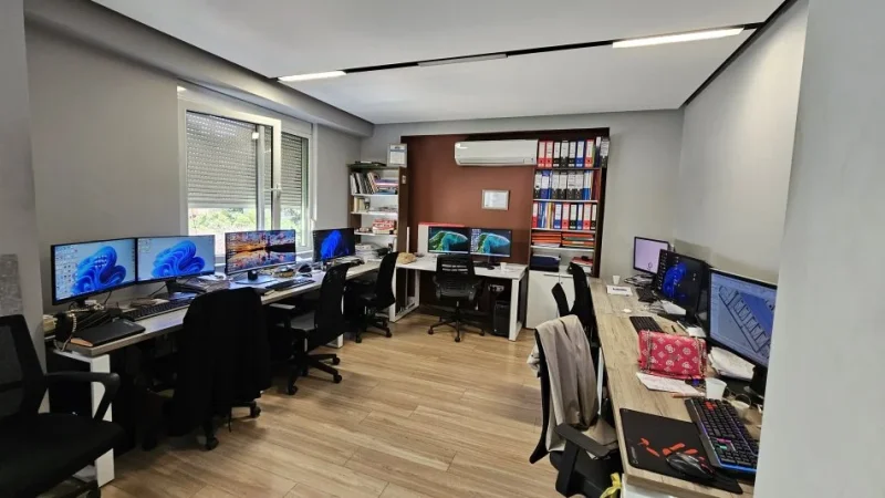 Tirane, jepet me qera zyre Kati 2, 106 m² 1.000 € (Bllok, rruga Sami Frasheri)