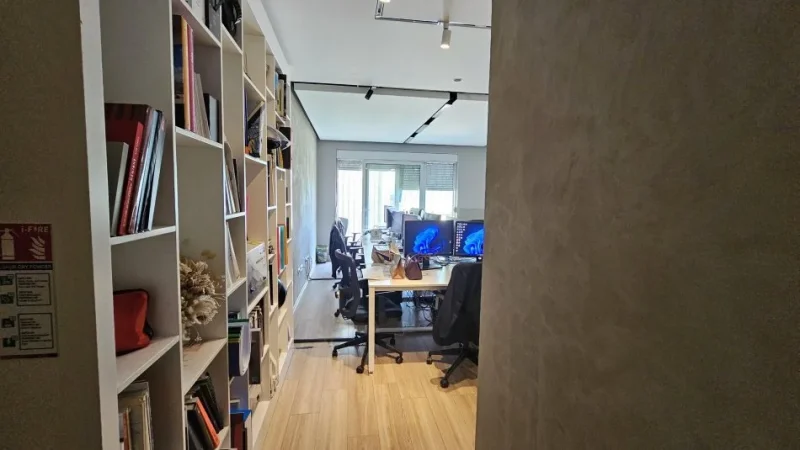 Tirane, jepet me qera zyre Kati 2, 106 m² 1.000 € (Bllok, rruga Sami Frasheri)