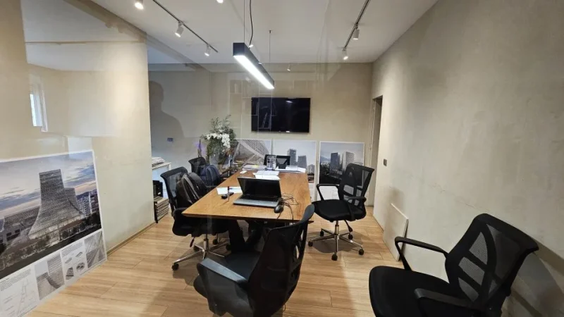 Tirane, jepet me qera zyre Kati 2, 106 m² 1.000 € (Bllok, rruga Sami Frasheri)