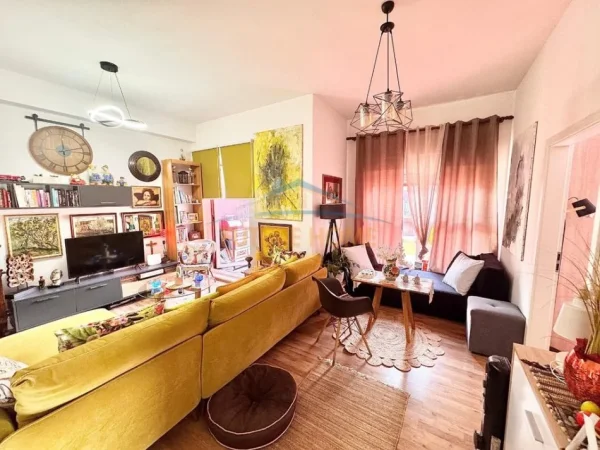 Tirane, shitet apartament 2+1 Kati 8, 82 m² 129.000 € (Ali Dem)