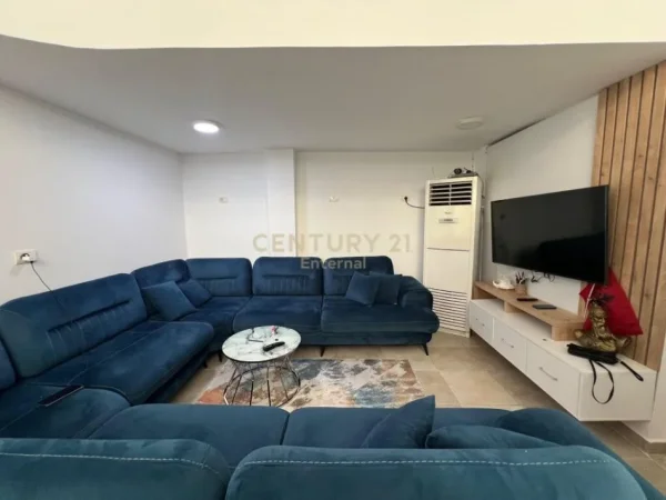 Tirane, shes 2+1+Ballkon Kati 1, 90 m² 110.000 € (Yzberisht)