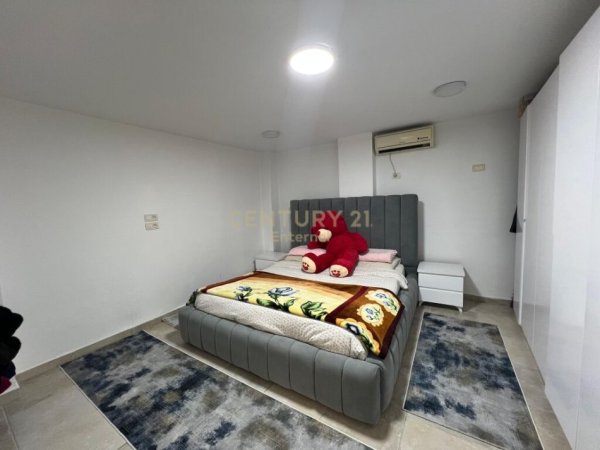 Tirane, shes 2+1+Ballkon Kati 1, 90 m² 110.000 € (Yzberisht)