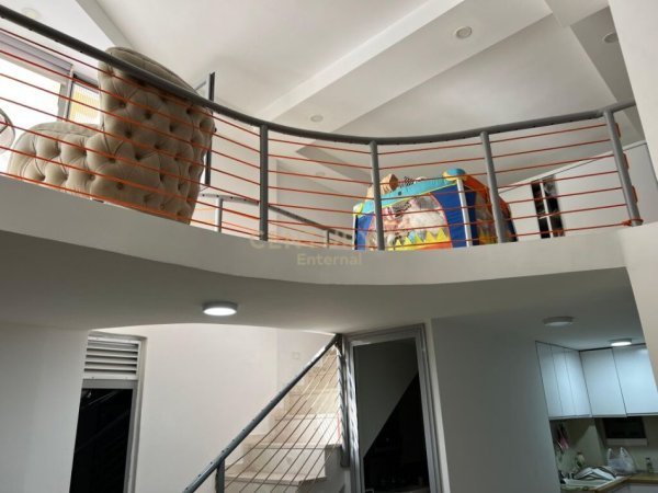 Tirane, shes 2+1+Ballkon Kati 1, 90 m² 110.000 € (Yzberisht)