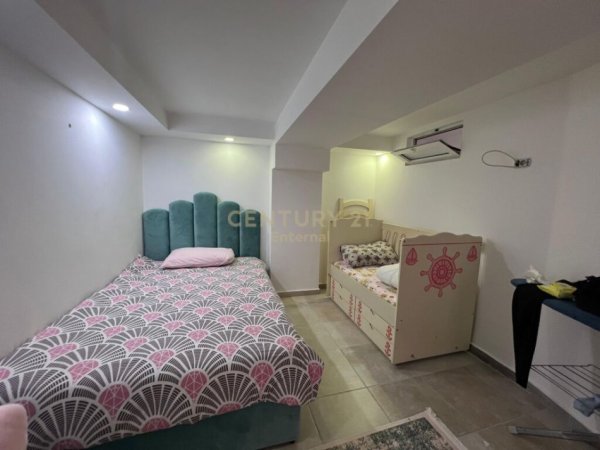 Tirane, shes 2+1+Ballkon Kati 1, 90 m² 110.000 € (Yzberisht)