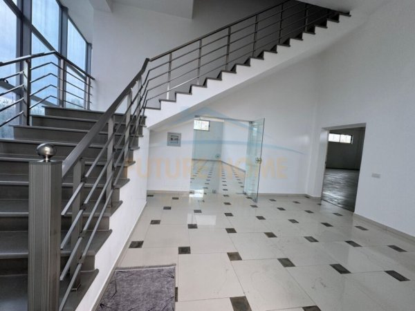 Tirane, jepet me qera KAPANON Kati 0, 2.846 m² 2.000 € (Koxhas, Autostrada Durres-Tirane.)