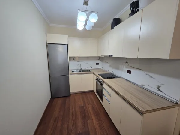 Tirane, shitet apartament 2+1+Aneks+Ballkon Kati 7, 96 m² 210.000 € (ali demi)