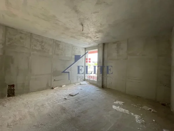 Tirane, shitet apartament 1+1+Ballkon Kati 5, 75 m² 56.460 € (Rruga skenderbeu kamez)