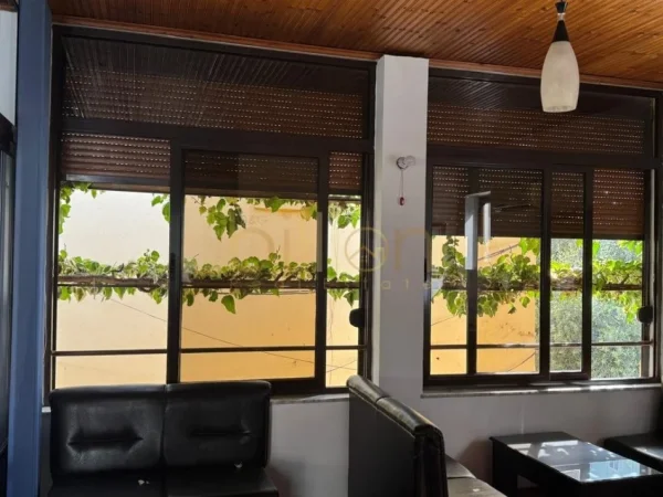 Tirane, jepet me qera ambjent biznesi , 73 m² 800 € (Rruga Kavajes)