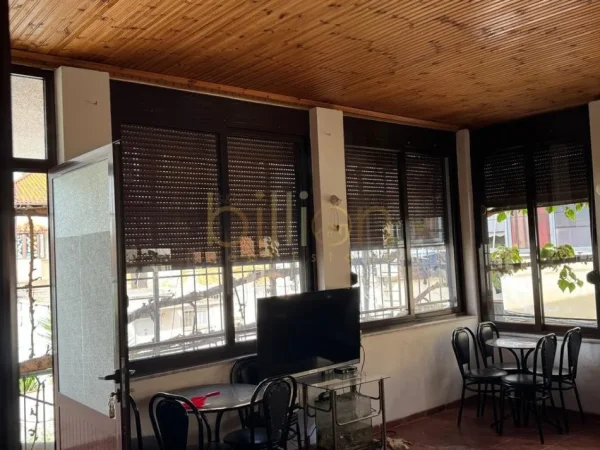 Tirane, jepet me qera ambjent biznesi , 73 m² 800 € (Rruga Kavajes)