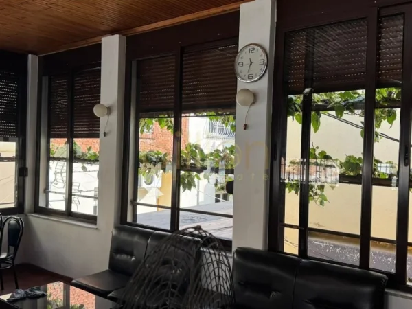 Tirane, jepet me qera ambjent biznesi , 73 m² 800 € (Rruga Kavajes)