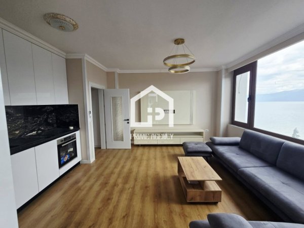 SHITET: Apartament 2 + 1/Pogradec_ Center Kapri/PAMJE NGA LIQENI