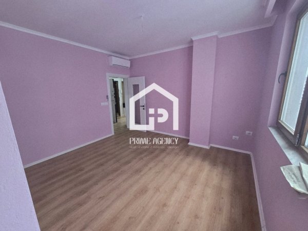 SHITET: Apartament 2 + 1/Pogradec_ Center Kapri/PAMJE NGA LIQENI