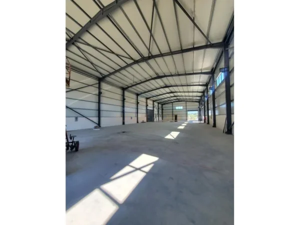 Tirane, jepet me qera magazine Kati 1, 760 m² 4.500 € (Kashar, Tiranë)