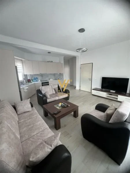 Tirane, jepet me qera apartament 2+1+Ballkon Kati 3, 110 m² 500 € (SHKOZE)