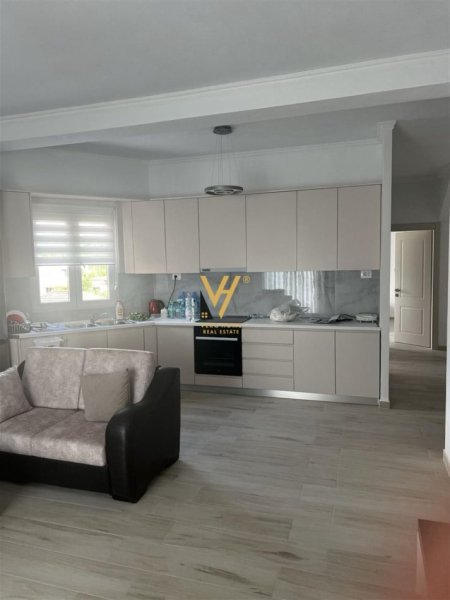 Tirane, jepet me qera apartament 2+1+Ballkon Kati 3, 110 m² 500 € (SHKOZE)