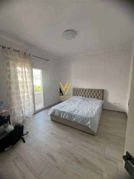 Tirane, jepet me qera apartament 2+1+Ballkon Kati 3, 110 m² 500 € (SHKOZE)