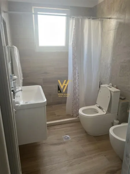 Tirane, jepet me qera apartament 2+1+Ballkon Kati 3, 110 m² 500 € (SHKOZE)