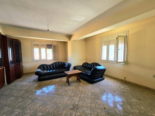 SHITET Apartament 2 +1/zona: Pogradec_ Pranë VALUTËS