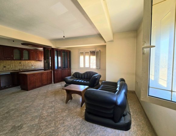 SHITET Apartament 2 +1/zona: Pogradec_ Pranë VALUTËS