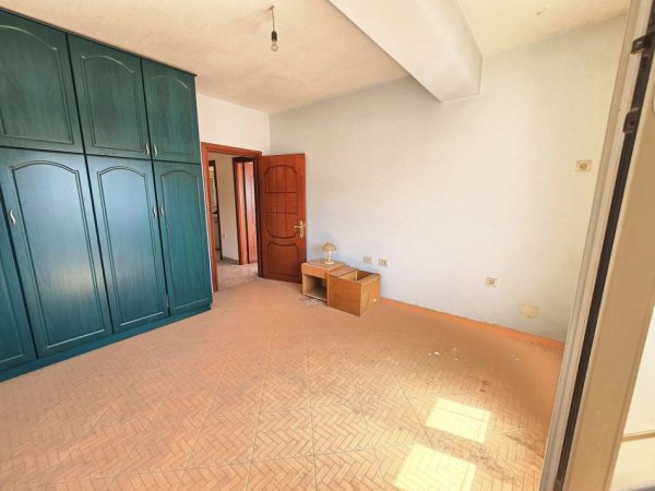 SHITET Apartament 2 +1/zona: Pogradec_ Pranë VALUTËS