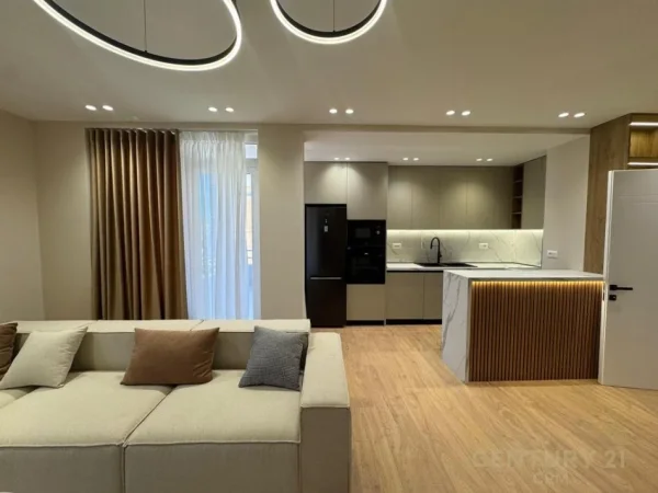 Tirane, jepet me qera apartament 2+1 Kati 8, 108 m² 2.000 € (përballë Toptanit)