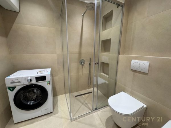 Tirane, jepet me qera apartament 2+1 Kati 8, 108 m² 2.000 € (përballë Toptanit)