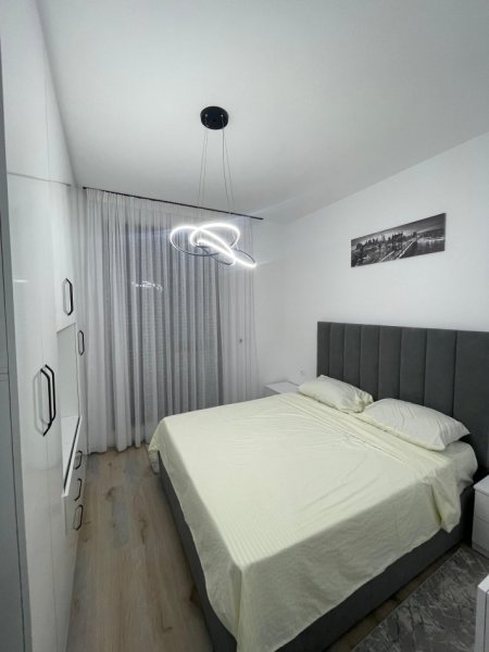 Tirane, shitet apartament 2+1+Ballkon , 92 m² (Porcelan)