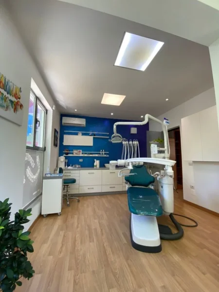 Tirane, jepet me qera ambjent biznesi Kati 2, 70 m² 800 € (rruga e kavajes)