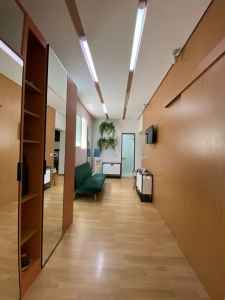 Tirane, jepet me qera ambjent biznesi Kati 2, 70 m² 800 € (rruga e kavajes)