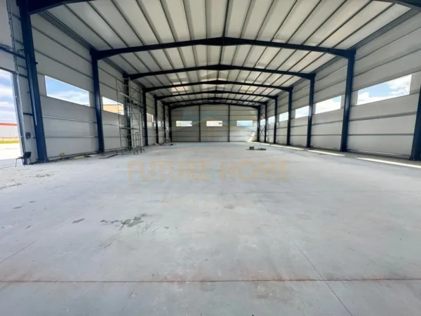 Tirane, jepet me qera magazine Kati 0, 2.900 m² 6.000 € (VAQARR)