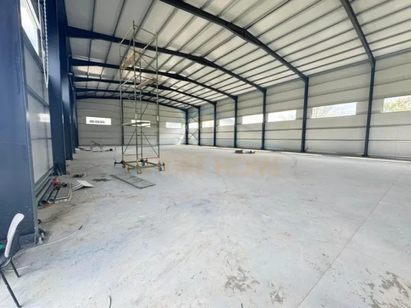 Tirane, jepet me qera magazine Kati 0, 2.900 m² 6.000 € (VAQARR)