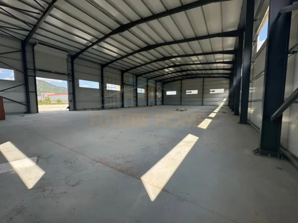 Tirane, jepet me qera magazine Kati 0, 2.900 m² 6.000 € (VAQARR)