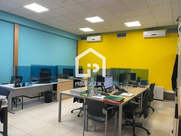 JEPET ME QIRA : Ambjent biznesi/Zona: BLLOKUT/pranë super market SPAR