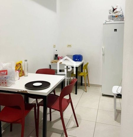 JEPET ME QIRA : Ambjent biznesi/Zona: BLLOKUT/pranë super market SPAR