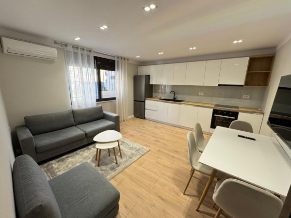 Tirane, jepet me qera apartament 1+1 Kati 2, 70 m² 600 € (rruga ismail qemali)