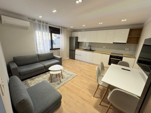 Tirane, jepet me qera apartament 1+1 Kati 2, 70 m² 600 € (rruga ismail qemali)