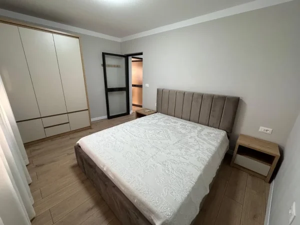 Tirane, jepet me qera apartament 1+1 Kati 2, 70 m² 600 € (rruga ismail qemali)