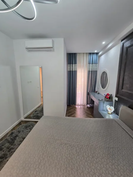 Tirane, shitet apartament 2+1+Ballkon Kati 4, 90 m² 180.000 € (Bedri Karapici Golden Park)